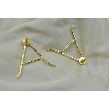 Goldplated brass alphabet stud earing