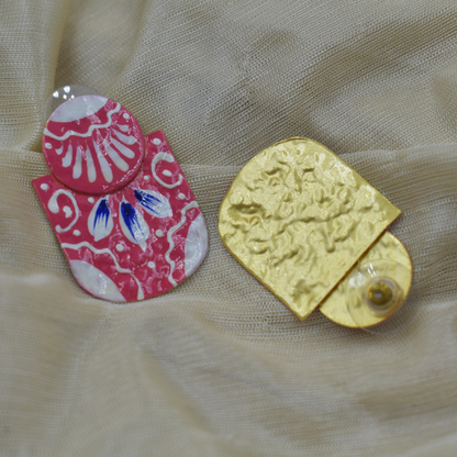 A pair of handpainting goldplated brass earing