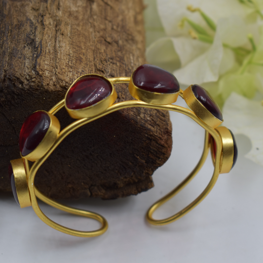 A piece of goldplated brass stone bangle