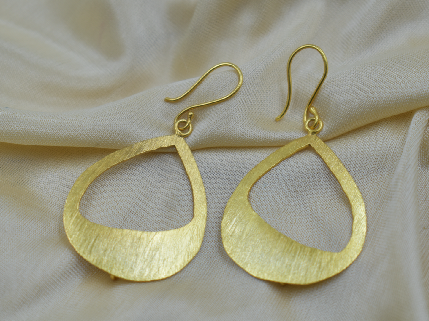 A pair of goldplated brass dangle earing
