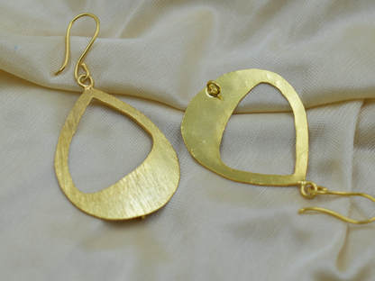 A pair of goldplated brass dangle earing