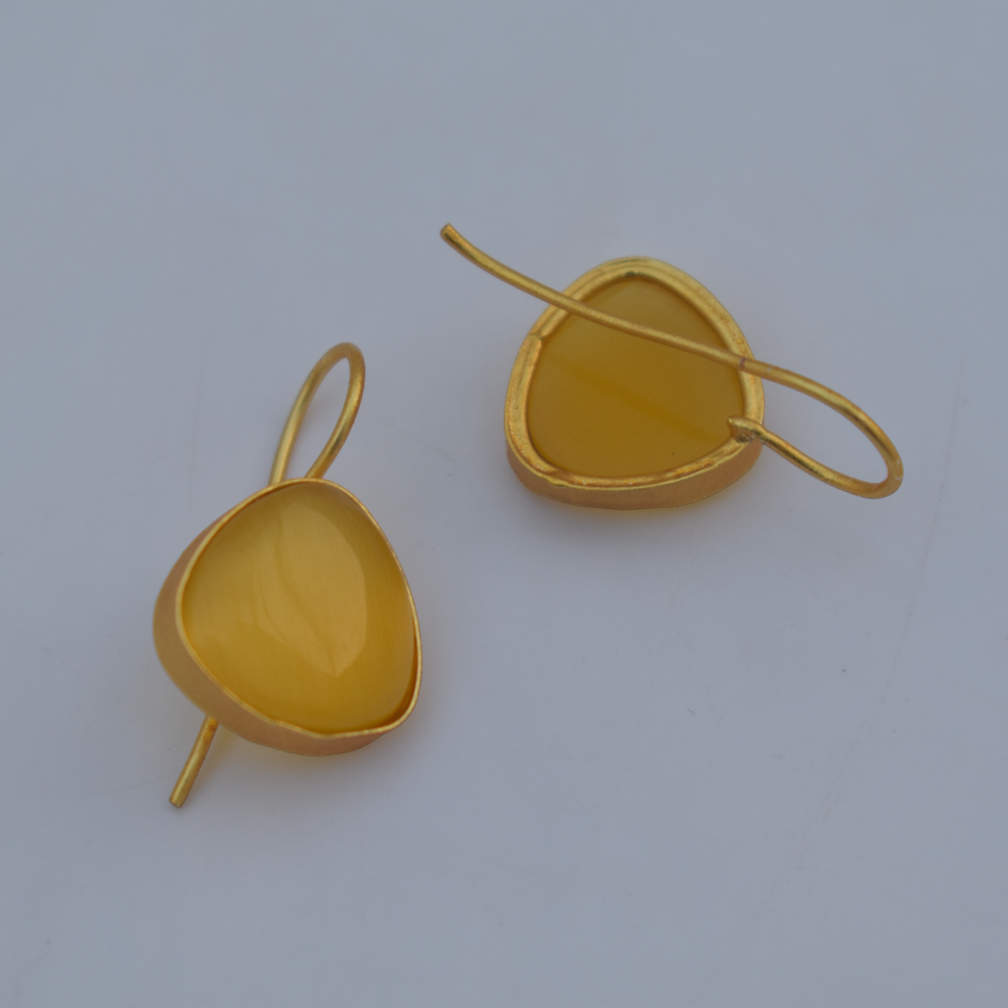 A pair of goldplated stone dangle earing