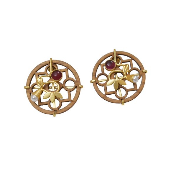 Goldplated wooden stone stud earing