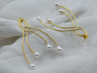 A PAIR OF GOLDLATED BRASS WIRE STUD EARING
