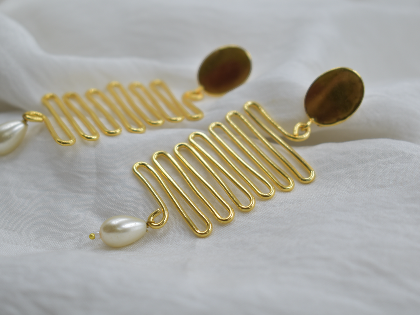Elegent design goldplated brass matte earing