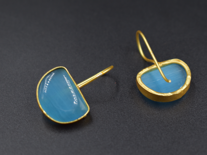 A PAIR OF GOLDPLATED STONE DANGLE EARING
