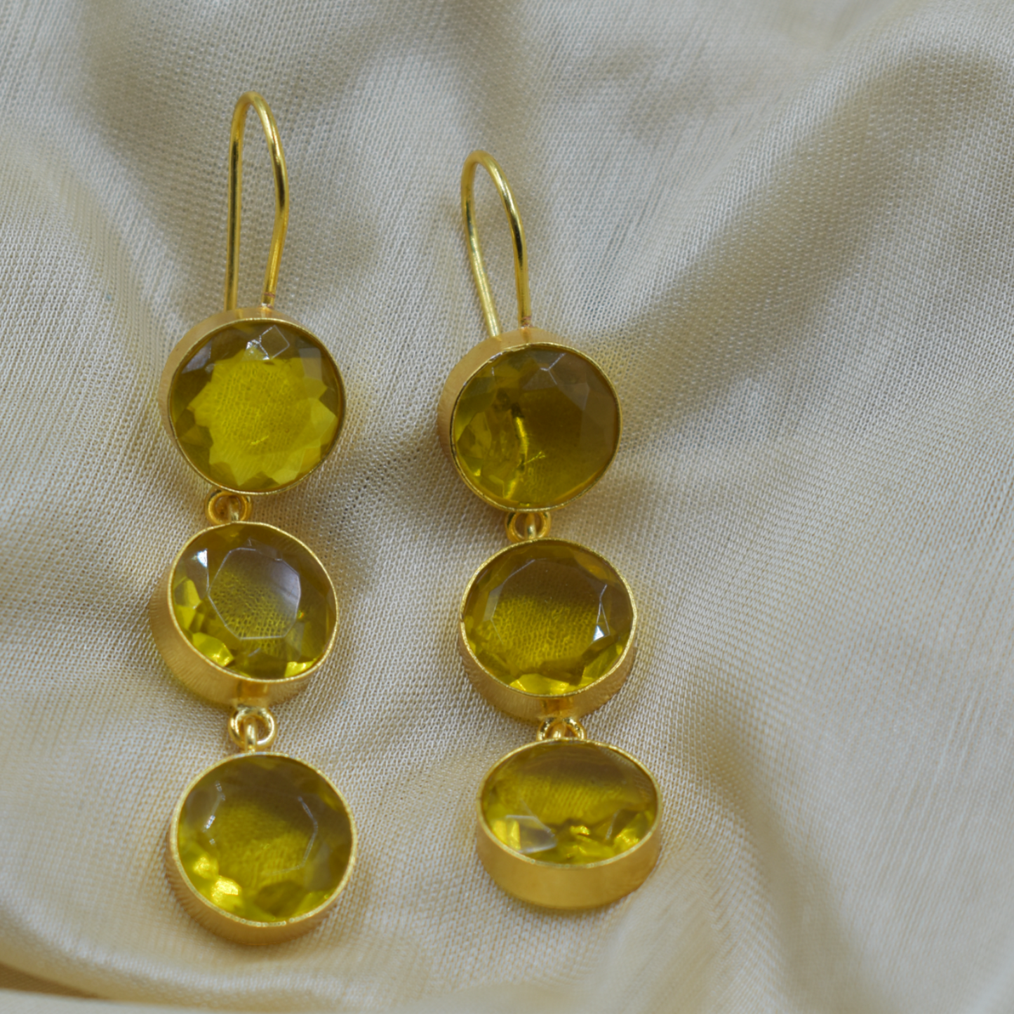 A pair of goldplated brass stone dangle earing