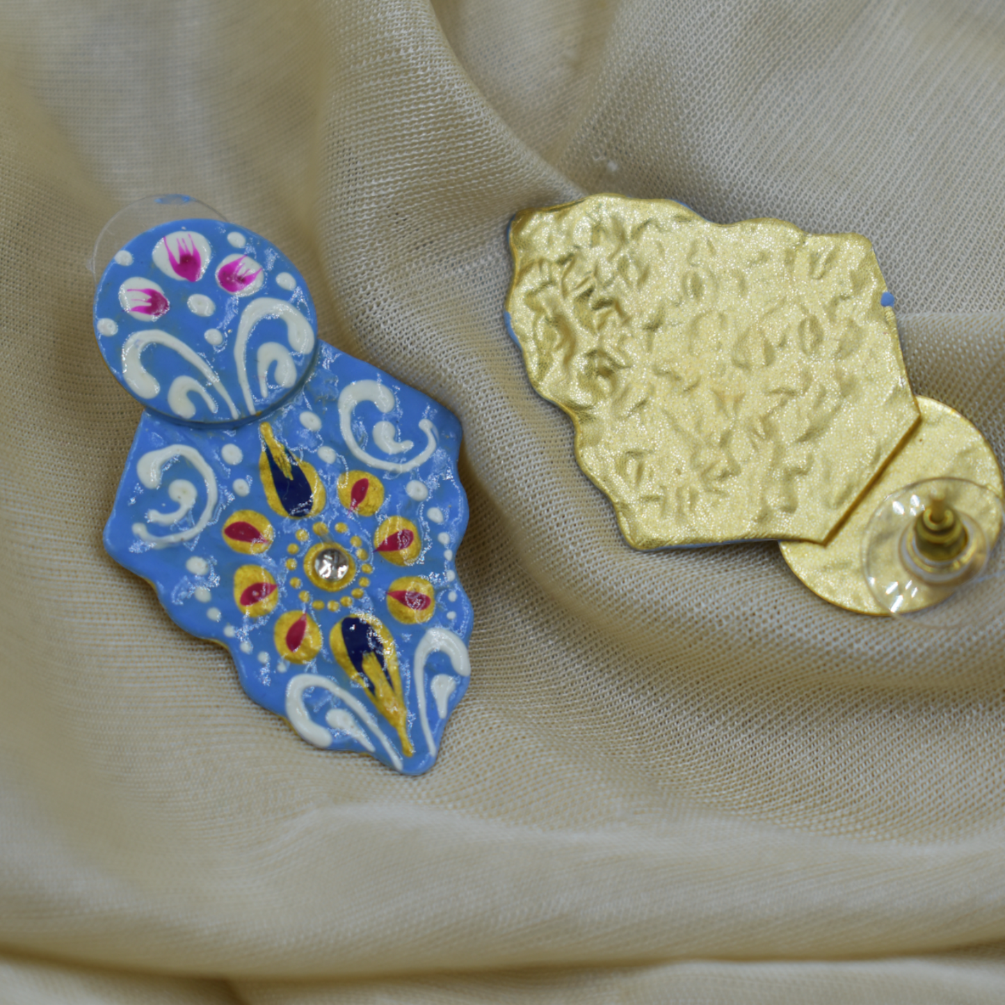 A pair of goldplated handpainting brass stud earing