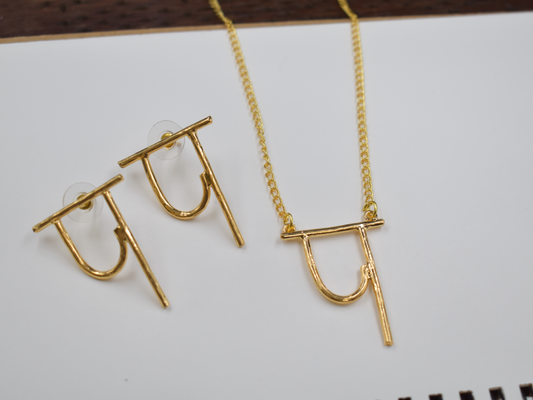 Goldplated brass hindi akshar pendent set