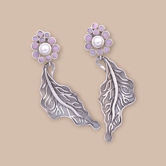 A pair of leaf design stone stud earing