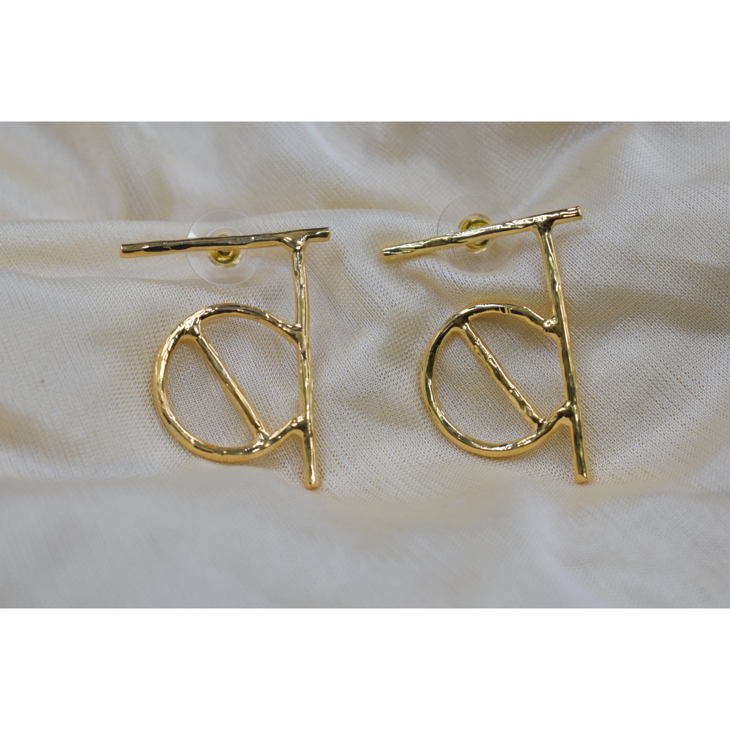 A pair of premium quality plating word earing