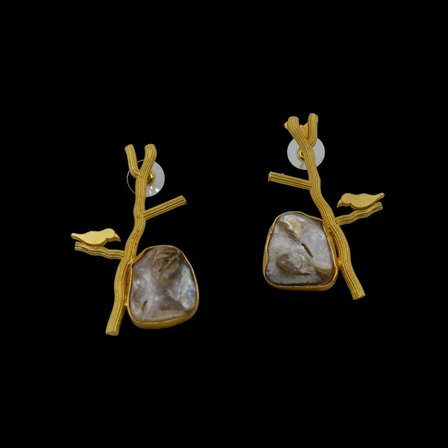 A pair unique goldplated brass MOP stud earing
