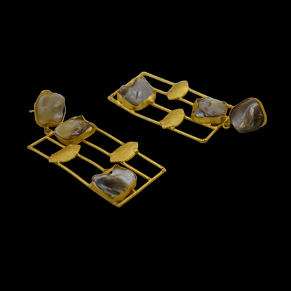 A pair of matte goldplated brass MOP earing
